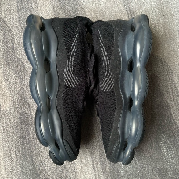 Nike mens Air Max Scorpion Flyknit BLACK/ ANTHRACITE-9 - Picture 6 of 8